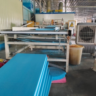 擠塑生產(chǎn)線